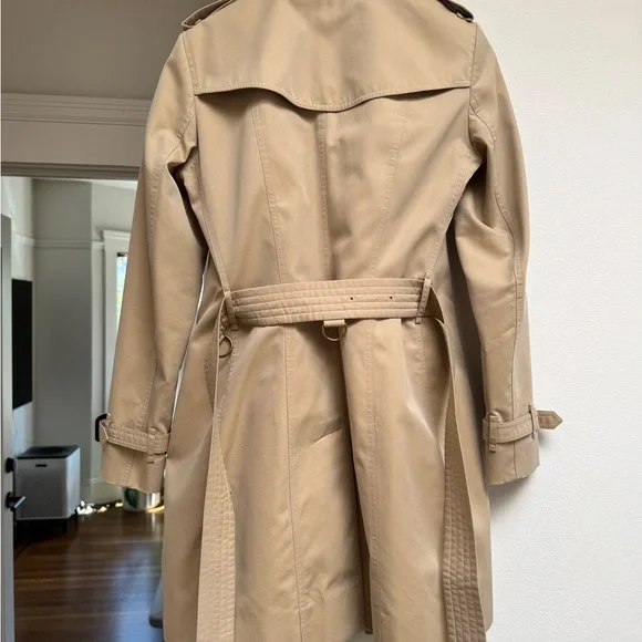 Burberry Women's Chelsea Trench - Picture 3 of 10